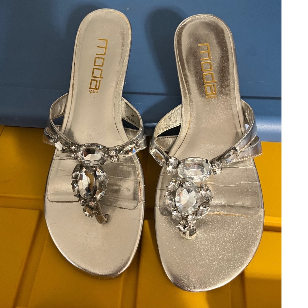 Moda Spana Women Silver Metallic Crystal Embellished Thong Sandals Size 7M